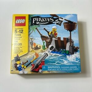 LEGO Pirates Shipwreck Defense with Red and Blue Accents